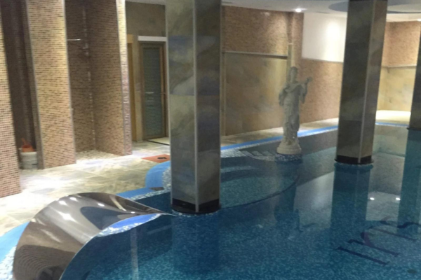 Swimming pool hotel Iris