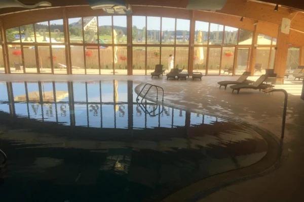 Swimming pool hotel Olimp