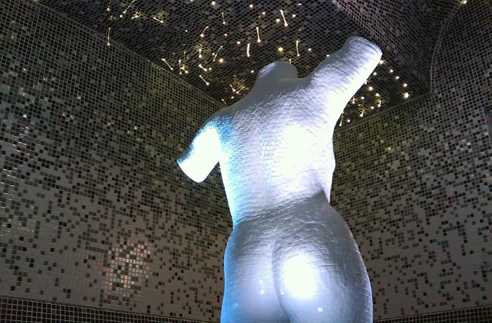 Pool and logo Hotel Izvor