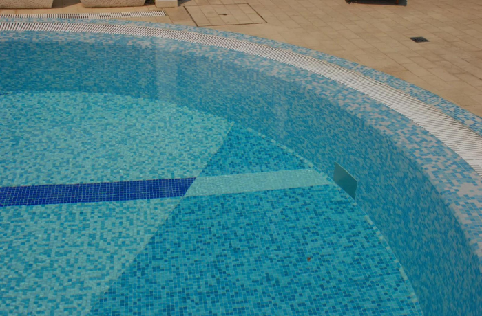 Pool and logo Monte Casa